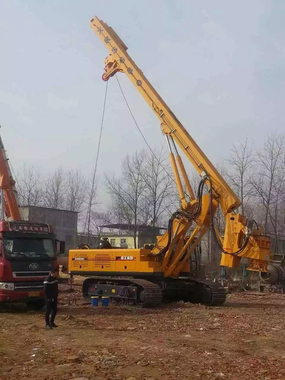 屹興工程公司新設(shè)備進入商合杭高鐵工地